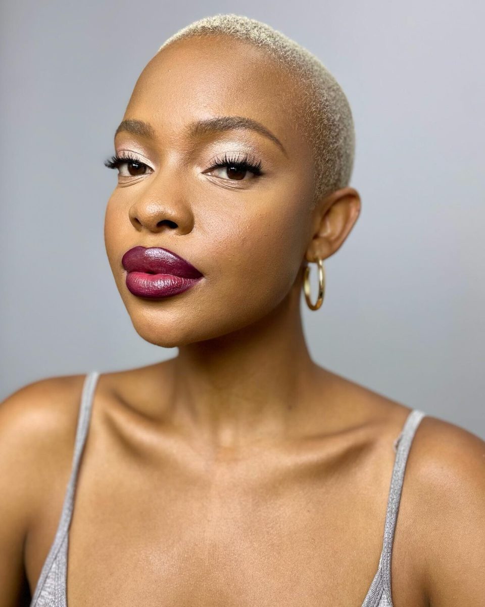bogarni-beauty-agency-paris-glossy-lips-short-hair