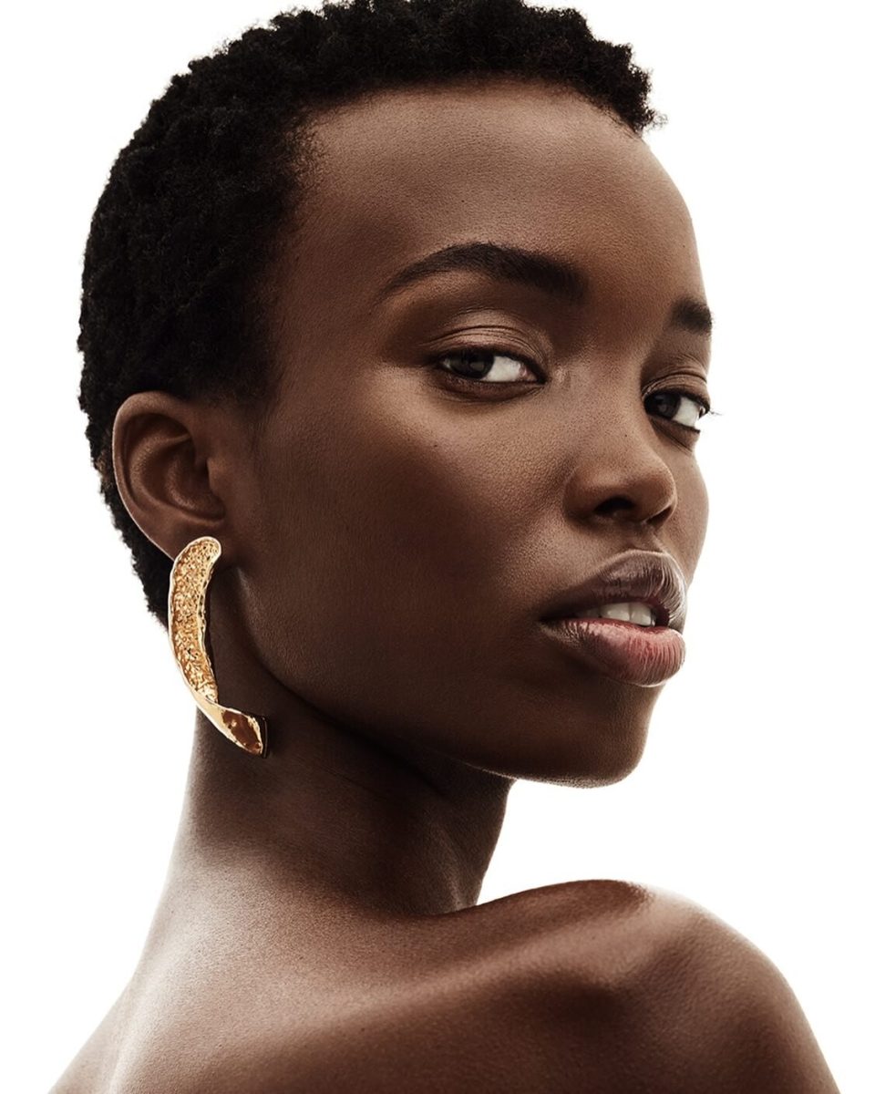 bogarni-beauty-agency-paris-gold-makeup-short-hair