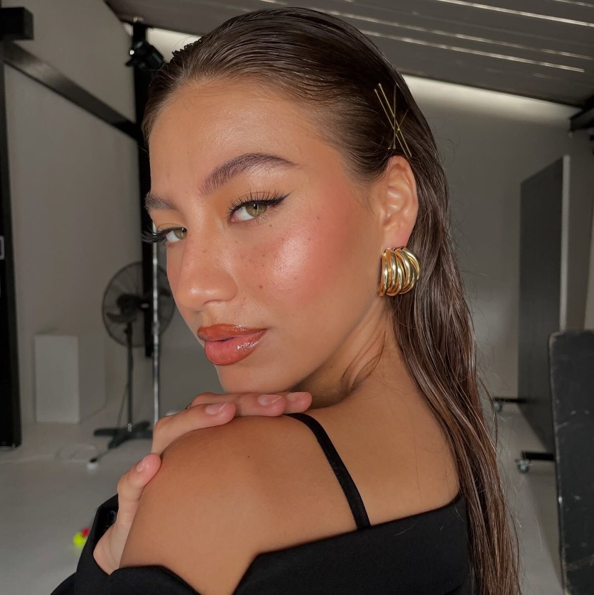 bogarni-makeup-hair-artists-paris-sleek-wet-look-glow