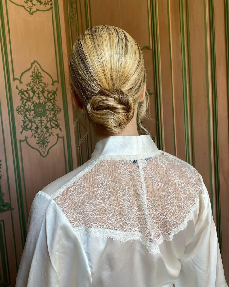 bridal-updo-in-paris-hairstylist
