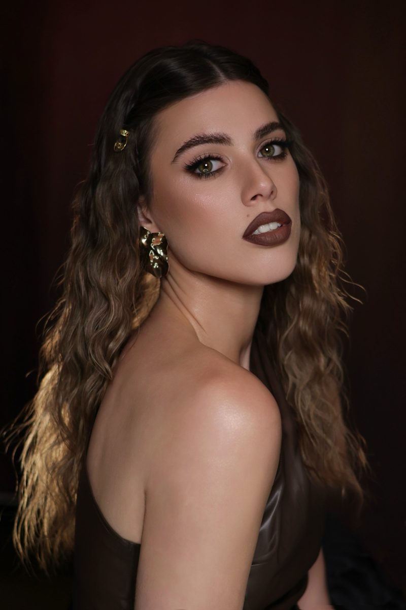 brown-lip-glam-makeup-wavy-hair-paris-tatiana-medved