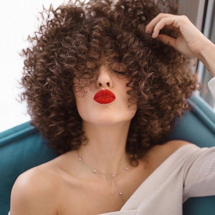 curly-hairstyle-in-paris-bogarni