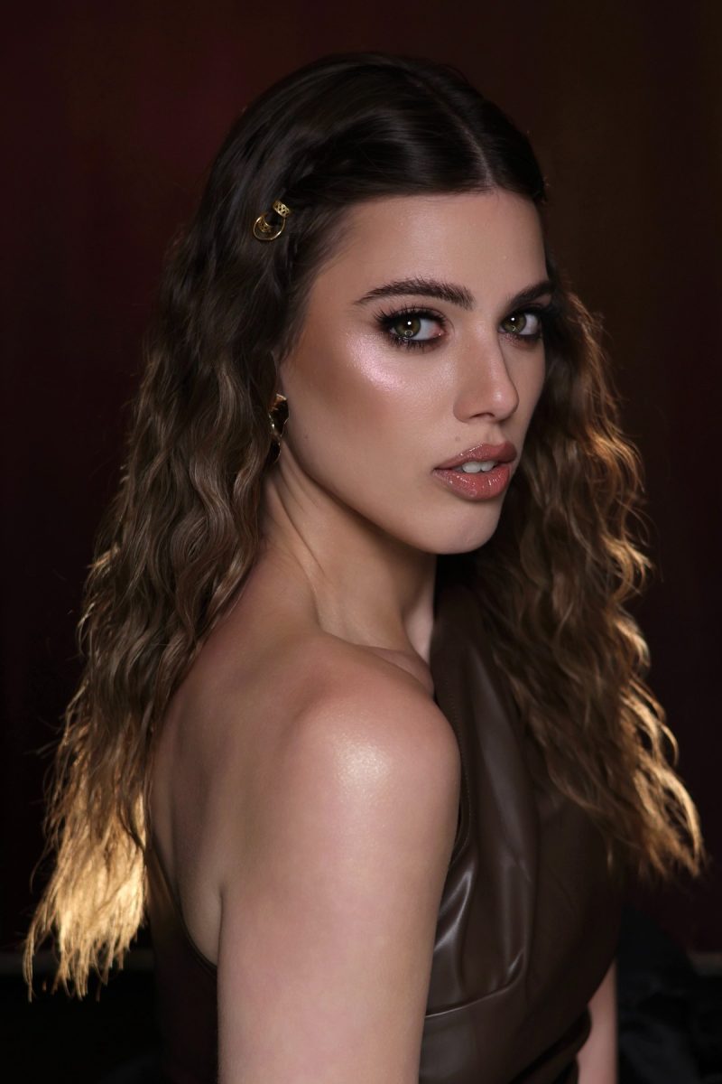 evening-glam-makeup-wavy-hair-paris-tatiana-medved
