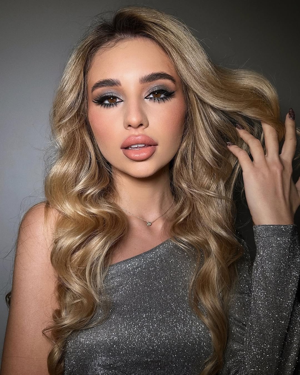 makeup-artist-and-hairstylist-in-paris
