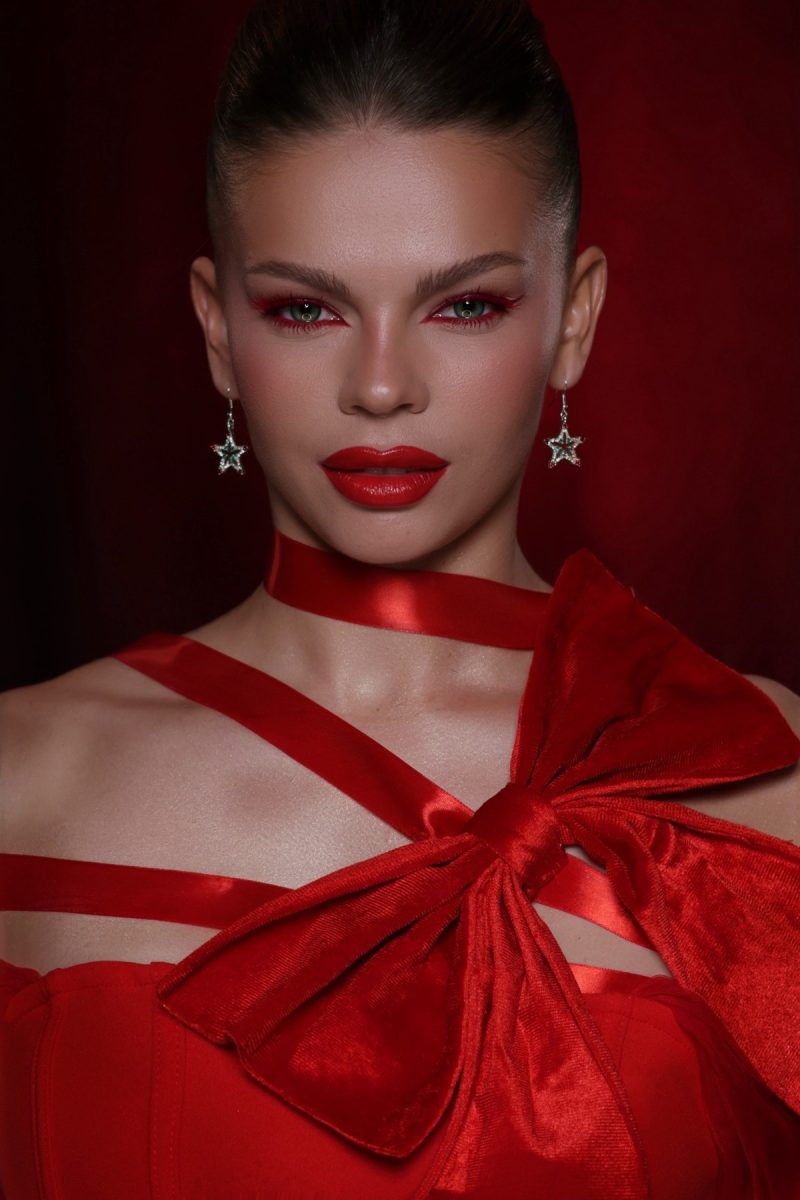 red-eyeliner-red-lip-makeup-paris-tatiana-medved