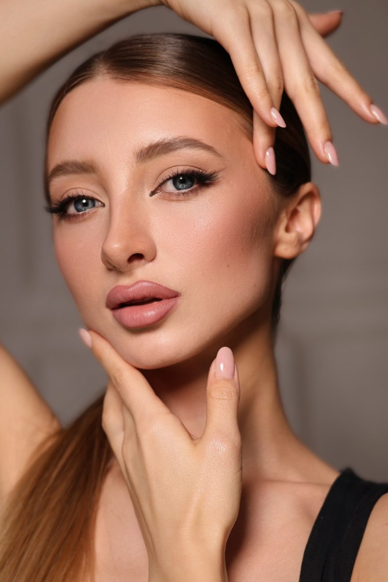 soft-glam-makeup-sleek-ponytail-paris-tatiana-medved