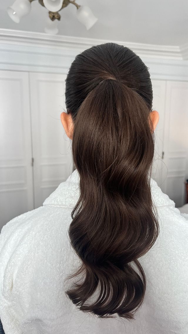 wavy-ponytail-hairstyle-bogarni
