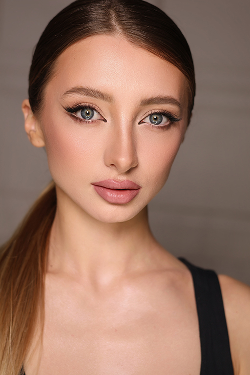 wiged-eyeliner-paris-best-makeup-artist